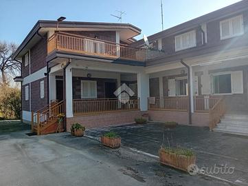PORZIONE DI BIFAMILIARE A AVELLINO