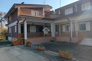PORZIONE DI BIFAMILIARE A AVELLINO