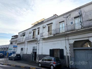 2 LOCALI A TORRE ANNUNZIATA