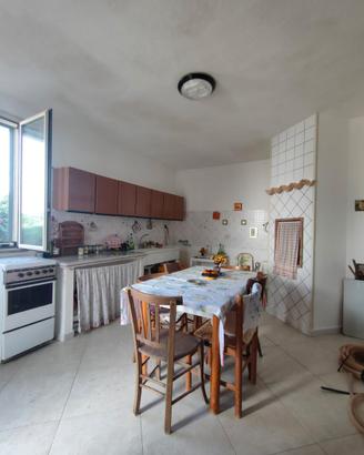 Villetta indipendente con ampio giardino a 2 km da