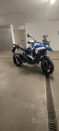 MOTO BMW GS 1300 CON CERCHI FORGIATI