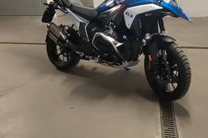 MOTO BMW GS 1300 CON CERCHI FORGIATI