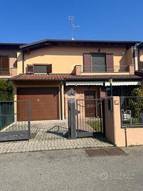 VILLA A SCHIERA A MOTTA VISCONTI