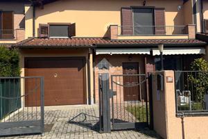 VILLA A SCHIERA A MOTTA VISCONTI