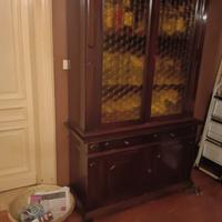 Credenza con vetrinette .