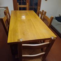 credenza, tavolo con sei sedie