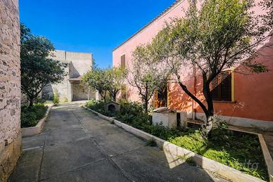 Ampia Casa Indipendente con Cortile Privato