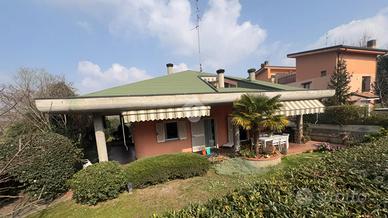VILLA SINGOLA A MONZA