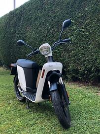 Scooter elettrico ASKOLL es3