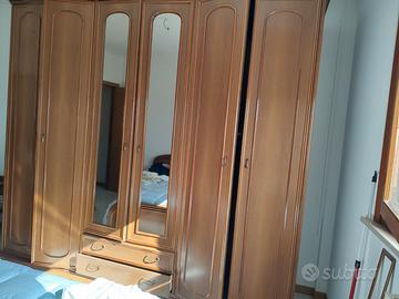Armadio e como in legno