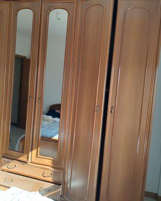 Armadio e como in legno