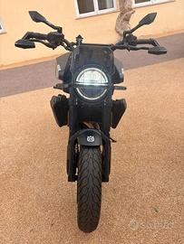 Husqvarna Svartpilen 801