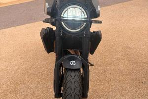 Husqvarna Svartpilen 801