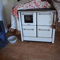 Cucina a legna pari a nuova