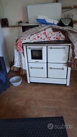Cucina a legna pari a nuova