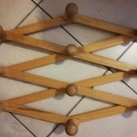 Appendiabiti in legno chiaro