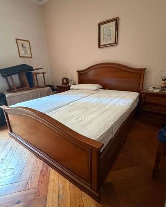 Letto matrimoniale classico in legno + 2 comodini