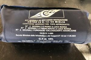 Kit segnali di soccorso navigazione entro 50 migli