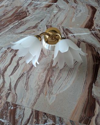 Applique in ottone con vetri satinati a fiore 