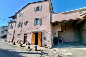 CASA INDIPENDENTE A PESCIA