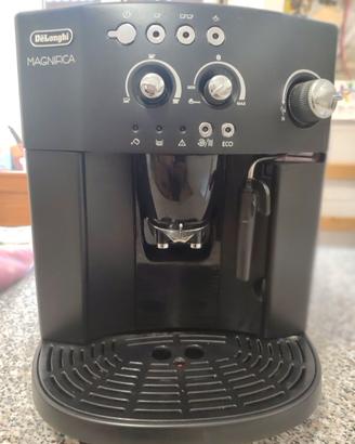 Macchina caffè in grani De Longhi.