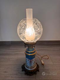 Lampada vintage in porcellana e vetro inciso