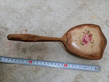 Spazzola per capelli antica in metallo