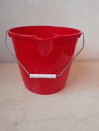 Secchio graduato 10 Litri con beccuccio - Rosso