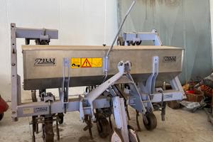 Trattore sarchiatore mais 4file