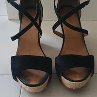 Sandali in pelle scamosciata con zeppa 