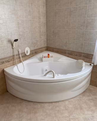 Vasca idromassaggio jacuzzi