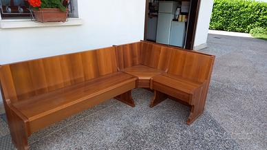 cassapanca in legno con tavolo