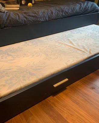 Letto singolo artigianale con due materassi