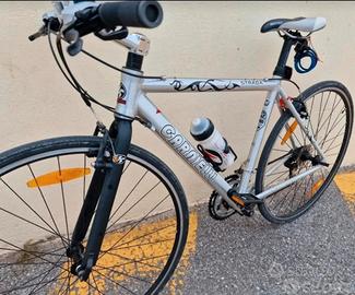 Bicicletta sportiva leggerissima(alluminio)