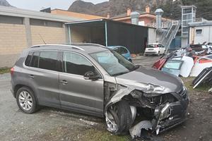 auto incidentata con motore  funzionante 