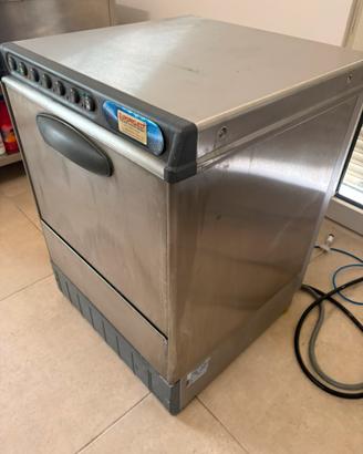 Elettrodomestico lavastoviglie