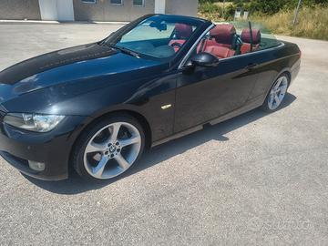 BMW cabrio tenuta in perfette con