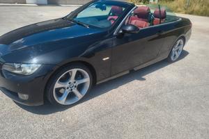 BMW cabrio tenuta in perfette con