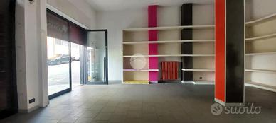 NEGOZIO A GASSINO TORINESE