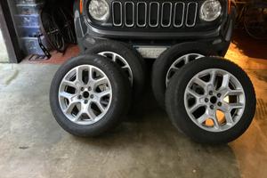 Cerchi in lega con gomme 215/60/17