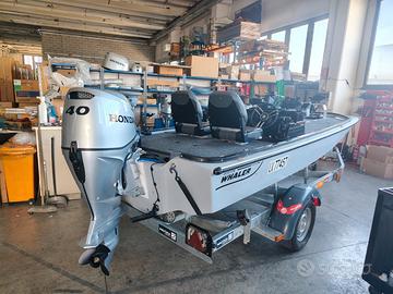 Boston Whaler 15 SS preparato da Bass Boat 