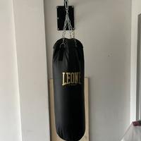 SACCO DA BOXE (LEONE) + BARRA PER TRAZIONI
