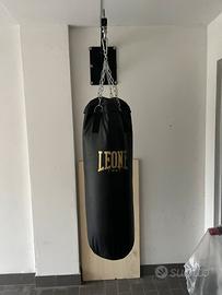 SACCO DA BOXE (LEONE) + BARRA PER TRAZIONI