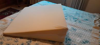 cuscino a cuneo antireflusso