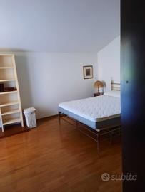 Stanza matrimoniale con loggia ad uso esclusivo