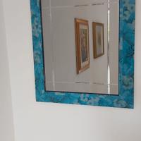 Specchio con cornice azzurra