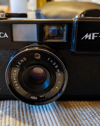 Macchina fotografica yaschica MF-2 