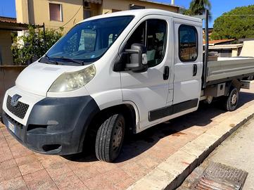 Peugeot Boxer cassonato a 6 posti