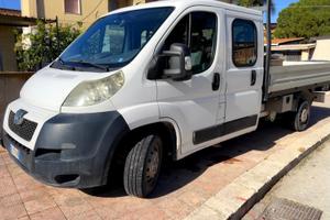 Peugeot Boxer cassonato a 6 posti