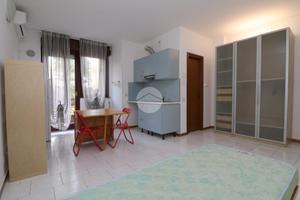 MONOLOCALE A RHO